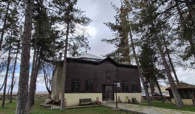 Eskişehir'de 129 yıllık tarihi cami bakımsızlıktan bu hale geldi