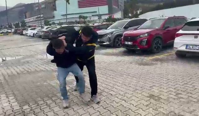Kadınlar tuvaletinde kabine saklanarak 15 kadının fotoğraf ve videosunu çeken erkek şahıs hayrete düşürdü