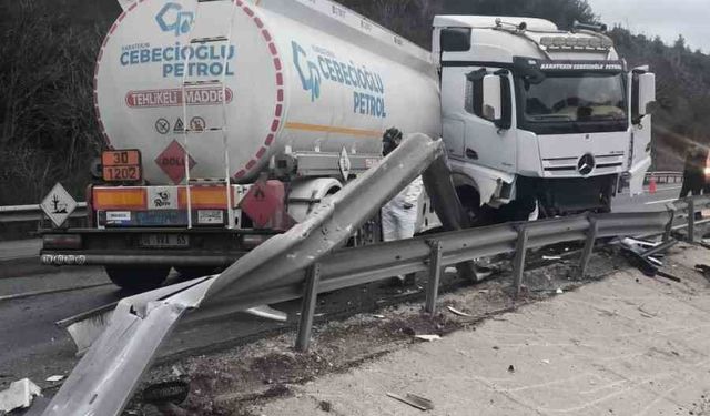 Mazot yüklü tanker kontrolden çıkarak karşı şeride geçti
