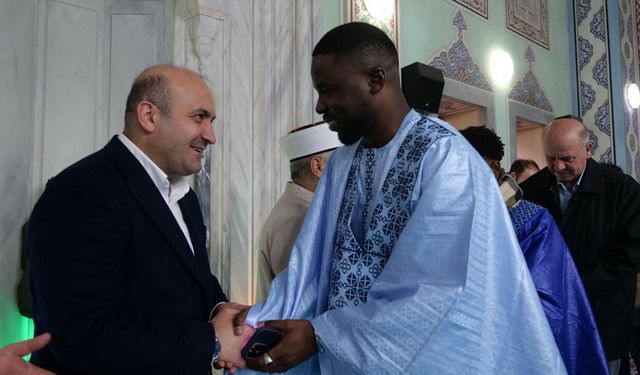 Albayrak, Reşadiye Camii’nde vatandaşlarla bayramlaştı