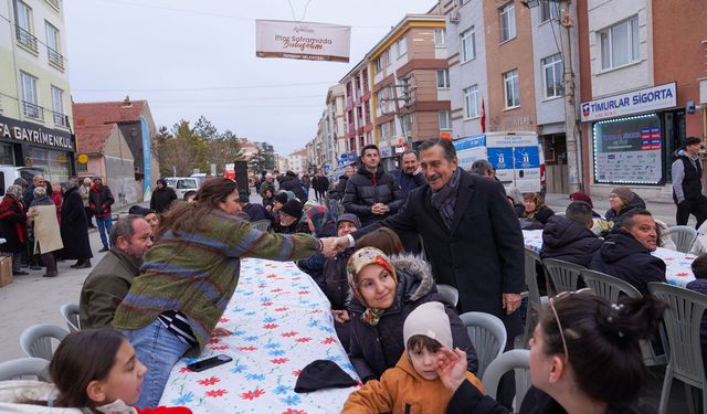 Emeklilerin, asgari ücretlilerin serzenişlerini duyuyoruz