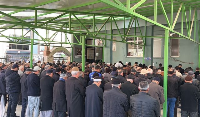 Eskişehir'de babasının öldürdüğü 13 yaşındaki kız toprağa verildi