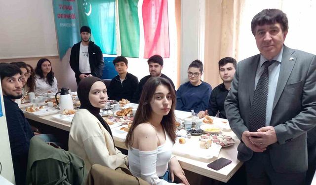 Eskişehir’de okuyan Türk dünyası öğrencileri kahvaltıda buluştu