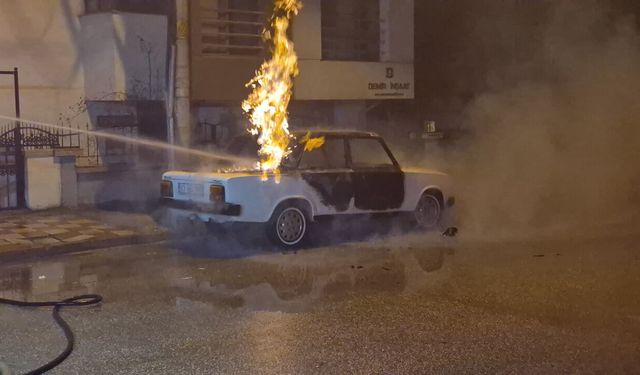 Eskişehir'de park halindeki LPG'li araç küle döndü