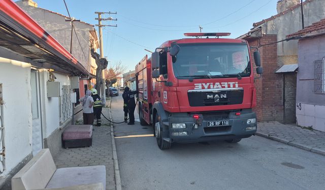 Eskişehir'de yangın paniği: Mahalleli sokağa döküldü