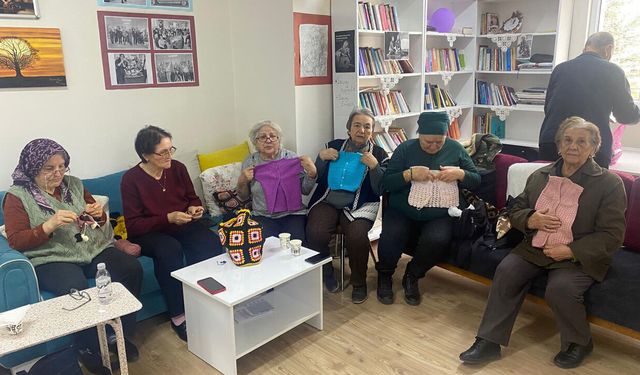 Koca Çınar müdavimlerinden Halk Market’e bayram hediyesi