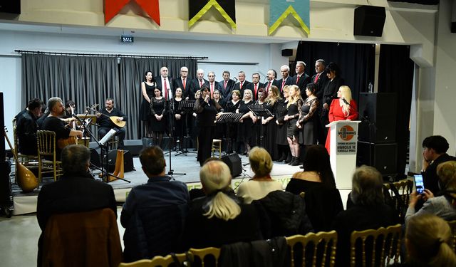 THM topluluğu türkülerini kadınlar için söyledi