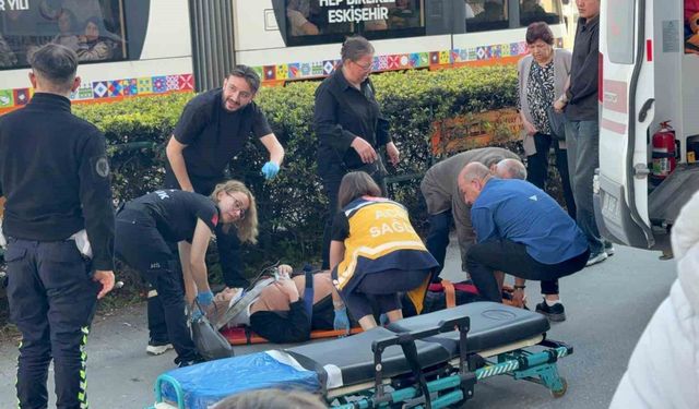 Kaldırıma çıkan araç yayayı ezdi