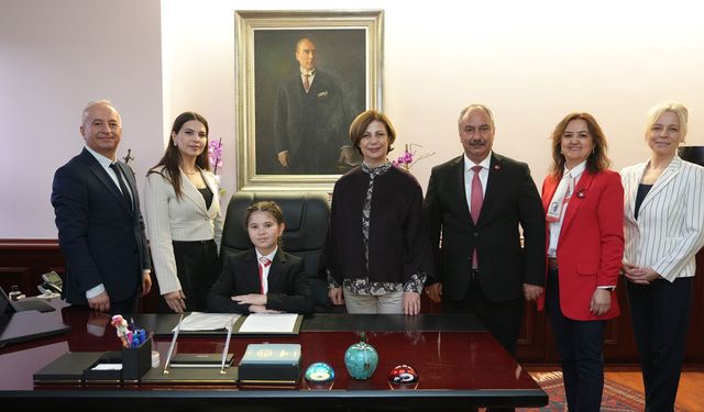 Başkan Ünlüce Koltuğunu Ece Akkan’a Devretti