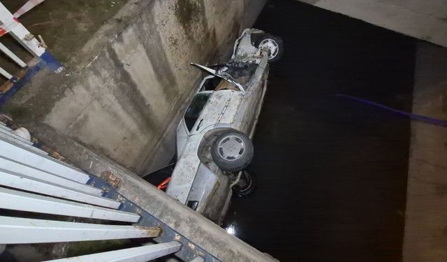 Eskişehir'de otomobil sulama kanalına uçtu