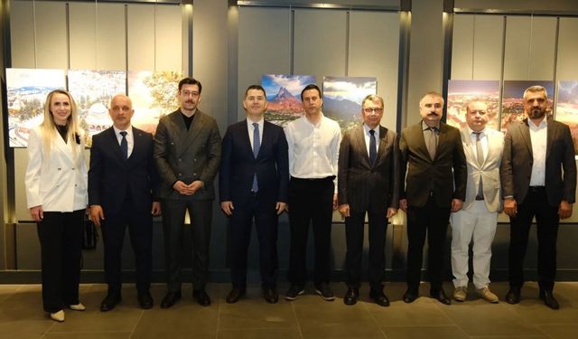 Hadi Mousavi’nin "Geçmişin İzinde: Eskişehir Fotoğraf Sergisi"