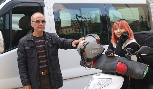 Trafikte karşılaştığı kadın kuryede sanki kaybettiği kızını gördü