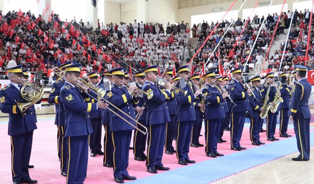Eskişehir'de Gençlik ve Spor Bayramı coşkuyla kutlandı