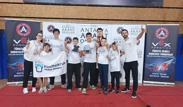Kodteknik Senior, Türkiye’nin ilk Aerial Drone Competition yarışmasında şampiyon oldu
