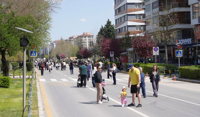 Atatürk Bulvarı'nda “Arabasız pazar” düzenlemesi