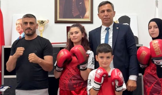 Başarılı sporculardan Beylikova Gençlik ve Spor İlçe Müdürü Gülmez'e ziyaret