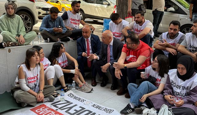 CHP’li Çakırözer’den açlık grevindeki öğretmenlere destek