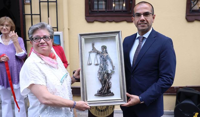 Kağıt rölyef eserleri sanatseverlerle buluştu