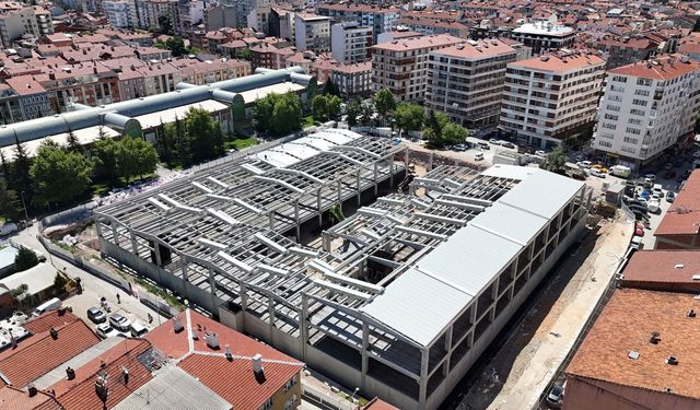 Kurtuluş Kapalı Pazar Yeri’nde çalışmalar hızla sürüyor