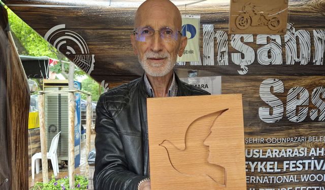 Uçakları bıraktı, ahşaba hayat verdi
