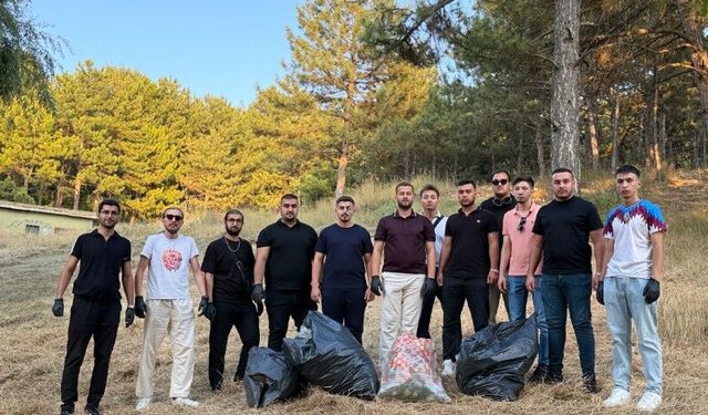 AK Gençlerden Eskişehir'de çevre temizliği seferberliği