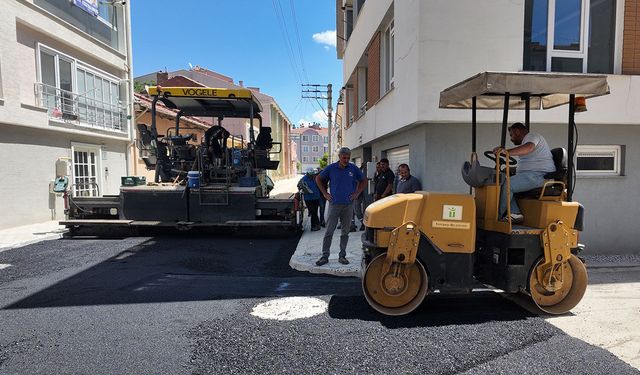 Ertuğrulgazi Mahallesi'nde asfalt çalışmaları sürüyor