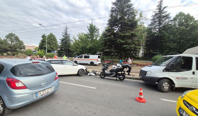 Eskişehir'de trafik kazası: Anne ve 4 yaşındaki kızı yaralandı