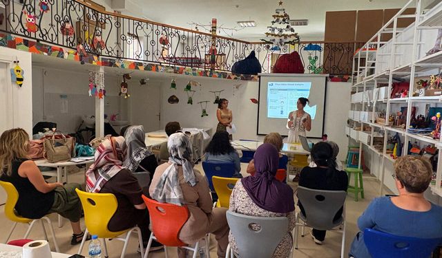 Kadın sağlığı seminerleri özel gereksinimli bireylerin ebeveynleri için devam ediyor