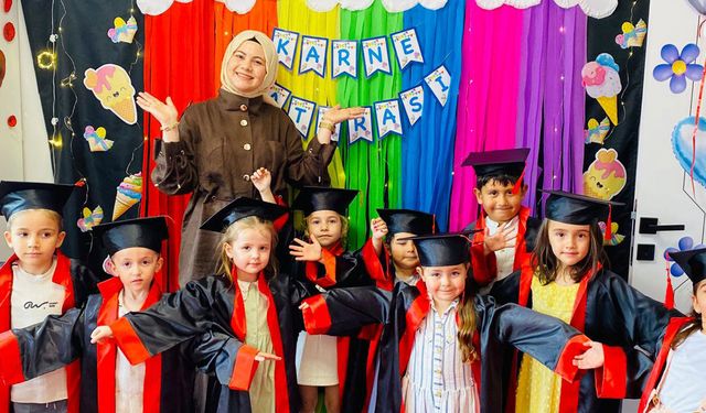 Miniklerin ilk karne heyecanı