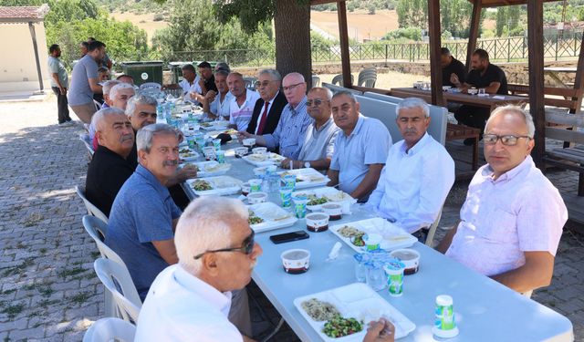 Sarısungur'da Aşure Buluşması: Birlik ve Beraberlik Mesajları Verildi