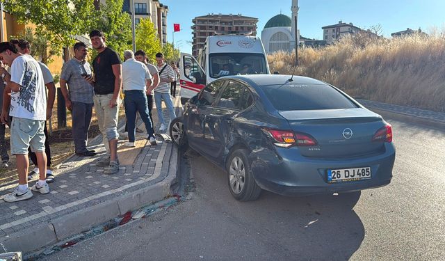 Eskişehir'de otomobil ile minibüs çarpıştı: 8 yaralı