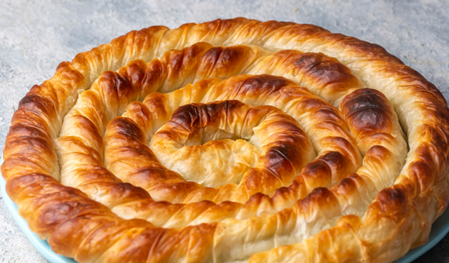 Tepsi Börek Sipariş Ederken Tazelik ve İç Harç Seçimi Neden Önemlidir?