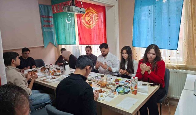 Eskişehir'de 'Türk Dünyası öğrencileri' kahvaltıda buluştular