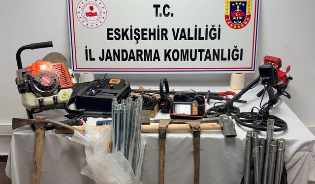 Beylikova'da kaçak kazı operasyonunda 5 şüpheli yakalandı