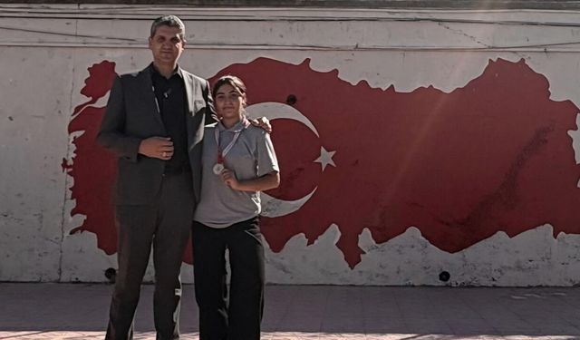 Eskişehir Orgeneral Halil Sözer Ortaokulu, yeni sezona Türkiye birinciliği ile başladı