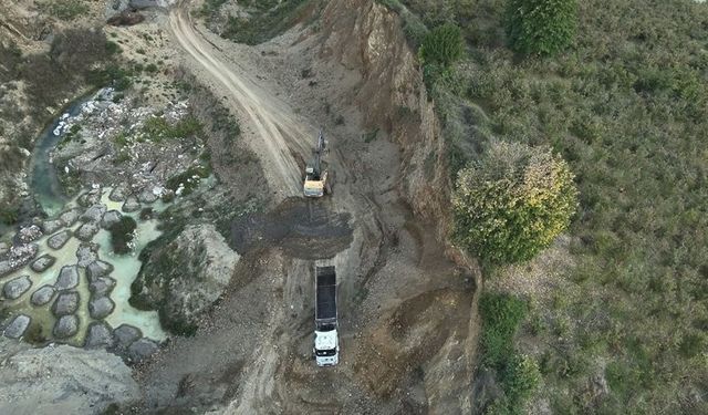Eskişehir'den götürdükleri sanayi atıklarını dökerken yakalandılar
