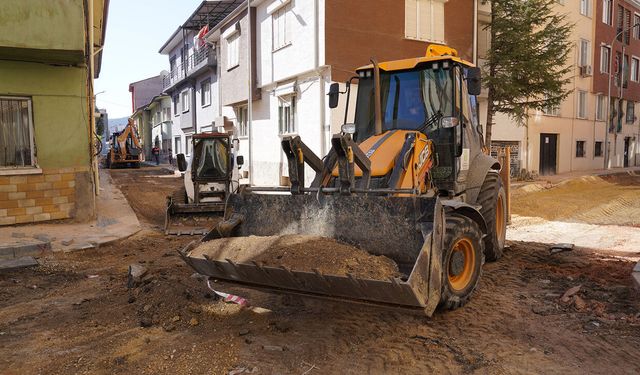 Yenimahalle’de asfalt öncesi hazırlık çalışmaları sürüyor