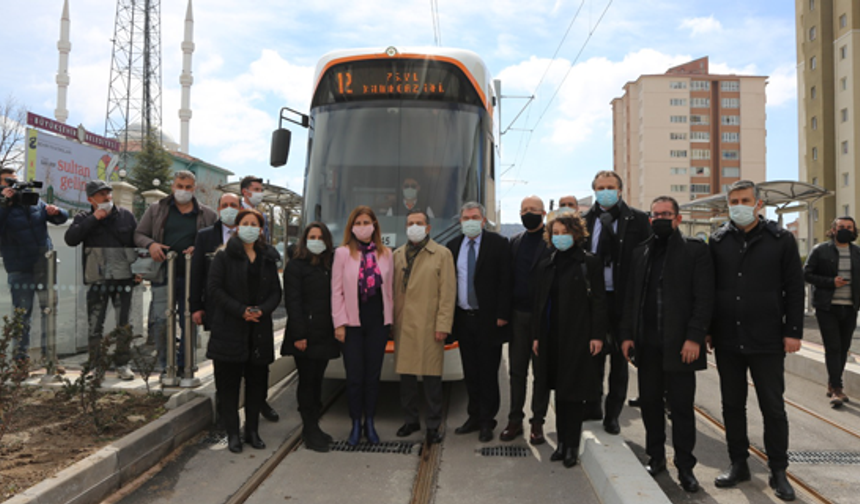 Yeni tramvay hattı hizmet vermeye başladı