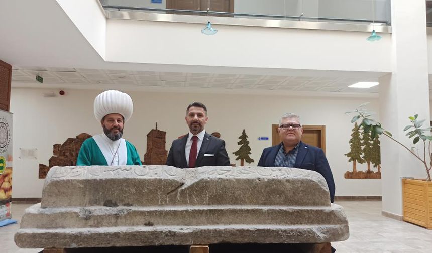 Nasreddin Hoca'nın mezar taşı bulundu