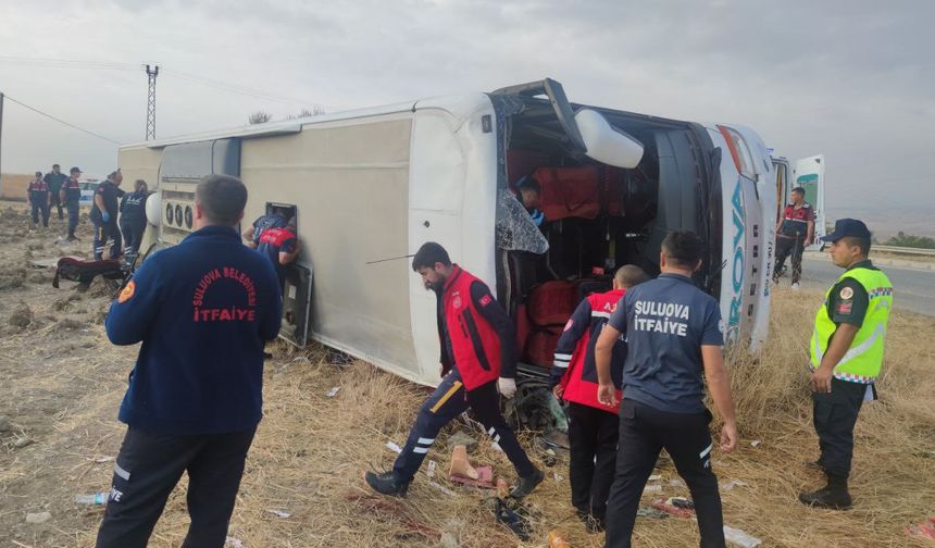  Amasya’da yolcu otobüsü devrildi: 6 ölü