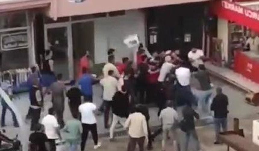 Eşini bıçaklayan cani kocaya esnaftan meydan dayağı