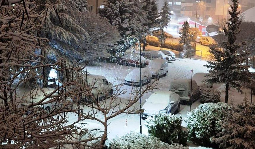 Eskişehir'de sonunda kar yağışı...