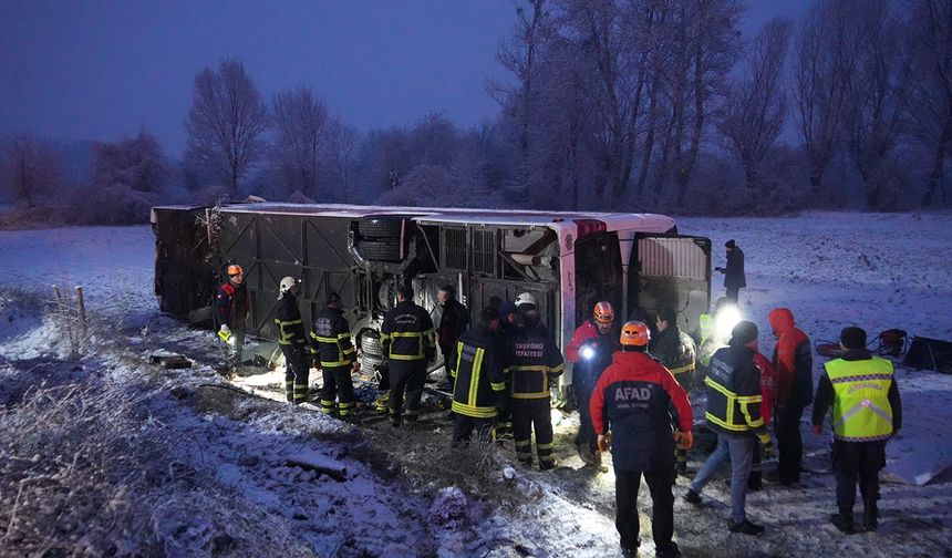Otobüs kazasında 6 kişi öldü, 33 kişi yaralandı