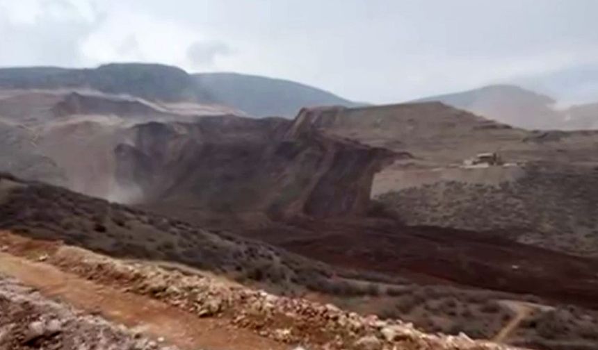 Erzincan'da toprak kayması; 9 kişi kayıp