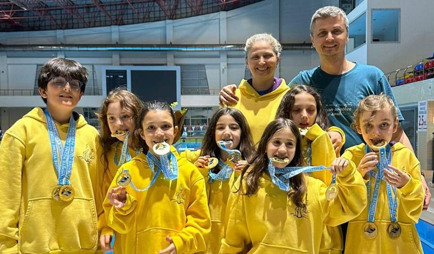 Yüzme Türkiye Şampiyonası’nda  madalyaları topladık