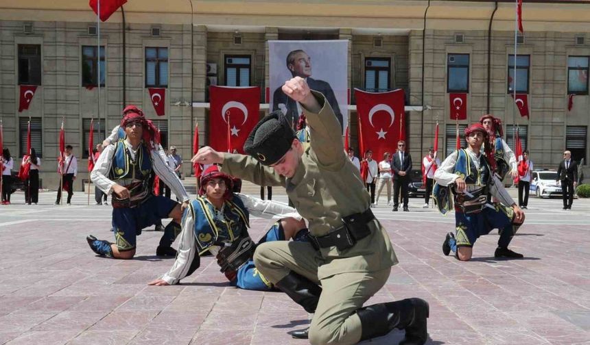 Atatürk’ün Eskişehir’i ziyaretinin 104’üncü yıl dönümü törenle kutlandı