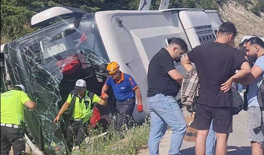 Kütahya’da yolcu otobüsü devrildi: 3 yaralı