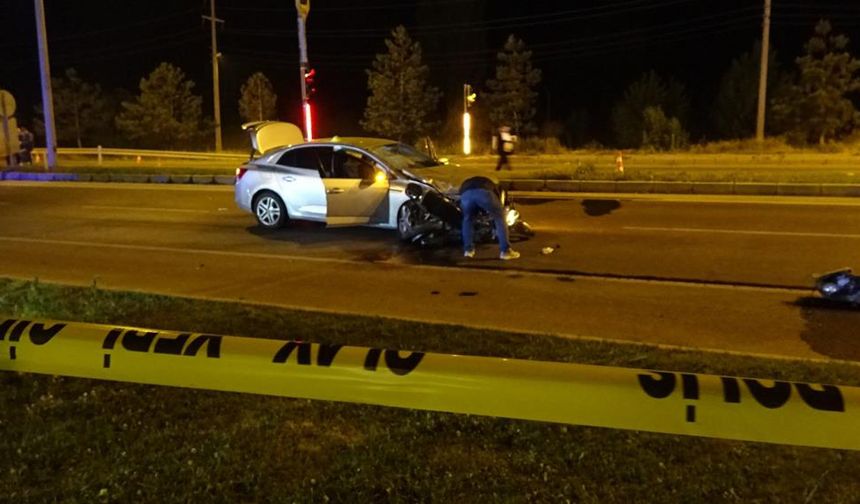 Otomobilin motosiklete çarptığı kazada: 2 ölü