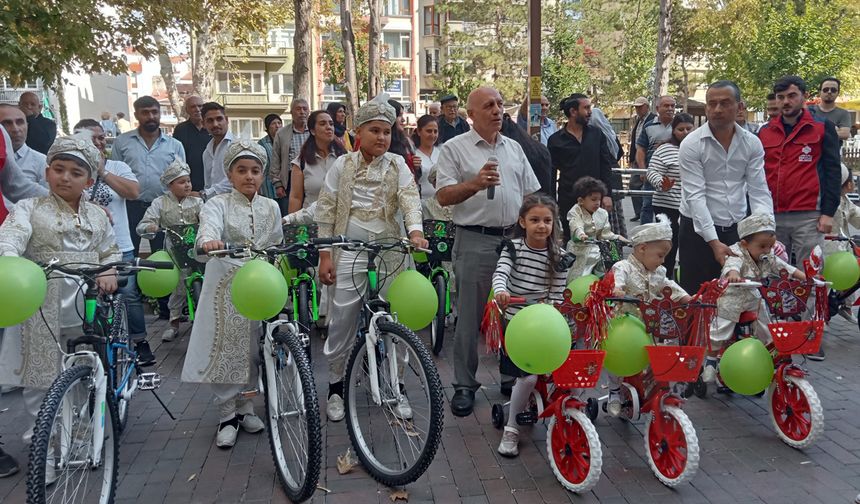 20 yetim çocuk unutulmaz bir gün yaşadı