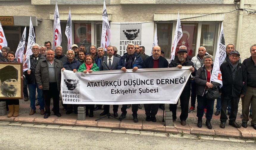 Atatürkçü Düşünce Derneği'nden teğmenlere destek